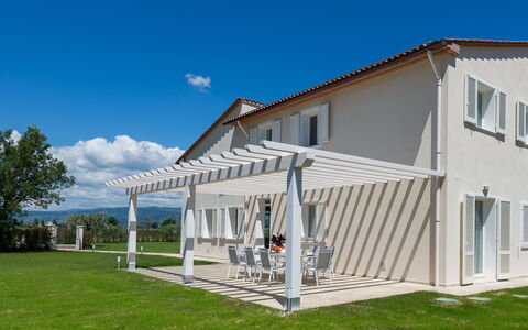 Villa Le Terme: Haus, Zuhause, Eigentum, Gebäude, Grundeigentum, Veranda, Fassade, Hütte, Abstellgleis, Dach