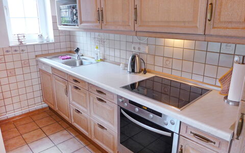 Reuse: Countertop, Eigentum, Küche, Cabinetry, Zimmer, Möbel, Sinken, Fliese, Fussboden, Haus