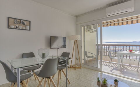 Canigó: Zimmer, Eigentum, Möbel, Gebäude, Interior Design, Haus, Grundeigentum, Tabelle, Wohnung, Fussboden