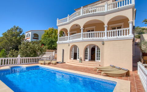 Chill Out: Eigentum, Gebäude, Grundeigentum, Haus, Estate, Zuhause, Schwimmbad, Villa, Villa, Hazienda