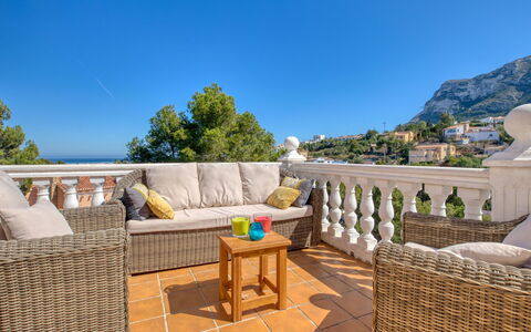 Chill Out: Eigentum, Möbel, Grundeigentum, Zimmer, Wicker, Zuhause, Haus, Tabelle, Gebäude, Terrasse