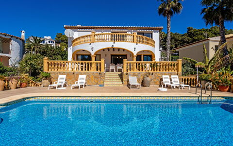 Villa Casablanca: Wasser, Pflanze, Himmel, Eigentum, Schwimmbad, Blau, Azurblau, Baum, Schatten, Freizeit