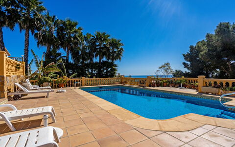 Villa Casablanca: Schwimmbad, Eigentum, Grundeigentum, Gebäude, Urlaub, Resort, Estate, Haus, Zuhause, Freizeit
