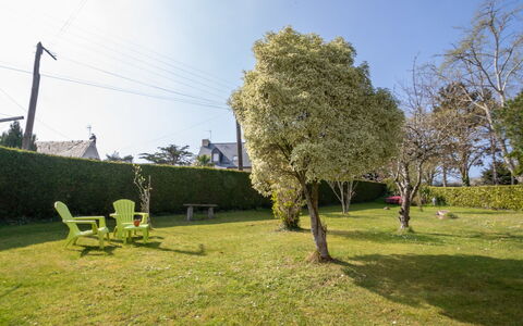 Les Genêts: Baum, Gras, Grün, Himmel, Eigentum, Grundstueck, Rasen, Frühling, Graspflanze, Haus