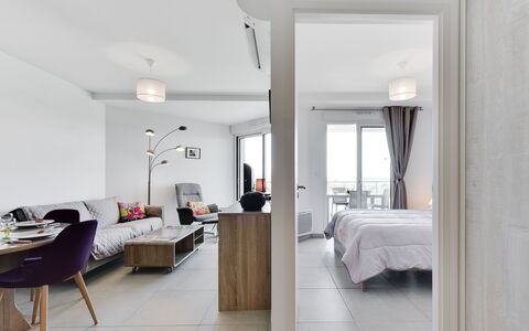 Balnéa: Zimmer, Eigentum, Möbel, Interior Design, Gebäude, Suite, Fussboden, Haus, Decke, Schlafzimmer