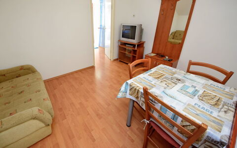 Korčula Vela Luka 107: Eigentum, Tabelle, Möbel, Cabinetry, Gebäude, Holz, Komfort, Interior Design, Bücherregal, Bilderrahmen