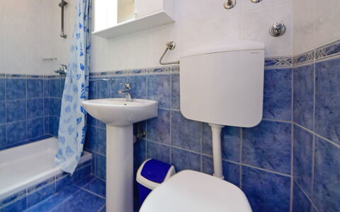Korčula Vela Luka 107: Zapfhahn, Sinken, Armatur, Bad Sink, Lila, Blau, Badezimmer, Interior Design, Fussboden