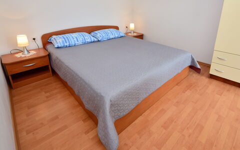 Korčula Vela Luka 107: Möbel, Komfort, Holz, Lampe, Interior Design, Schatten, Flooring, Fussboden, Wand, Bett