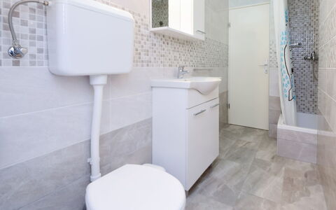 Korčula Vela Luka 107: Eigentum, Armatur, Badezimmer, Interior Design, Fussboden, Flooring, Installation, Gas, Verbundwerkstoff