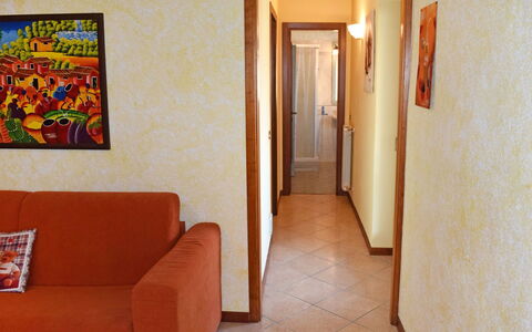 La Mia Casetta: Tür, Gebäude, Holz, Orange, Interior Design, Die Architektur, Flooring, Fussboden, Farbe, Wand