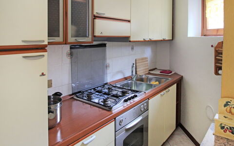 La Mia Casetta: Cabinetry, Countertop, Spüle, Sinken, Küchengerät, Gasherd, Herd, Küche, Cooktop, Haushaltsgerät