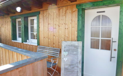 Vöhrenbach 100: Eigentum, Gebäude, Fenster, Holz, Holzbeize, Haus, Fussboden, Hütte, Strahl