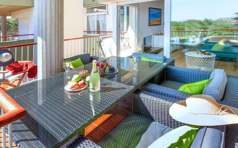 Nautic Ii: Eigentum, Zimmer, Möbel, Interior Design, Gebäude, Wohnzimmer, Tabelle, Haus, Grundeigentum, Resort