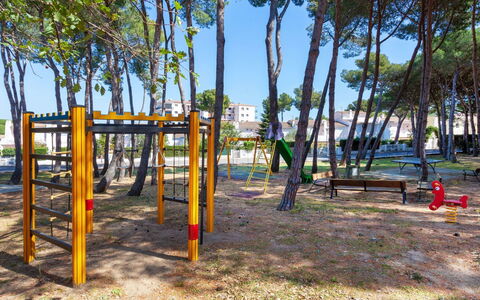 Nautic Ii: Spielplatz, Öffentlicher Raum, Spielmittel, Schwingen, Menschliche Siedlung, Baum, Stadt, Erholung, Freizeit, Himmel