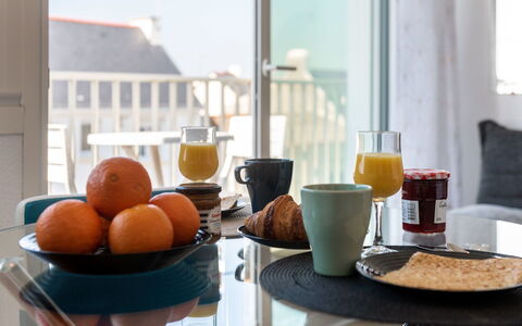 Les Brisants: Brunch, Frühstück, Essen, Mahlzeit, Zimmer, Servierware, Tabelle, Küche, Trinken