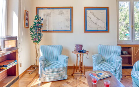 Apartment Mare Bello - Levanto: Zimmer, Blau, Möbel, Eigentum, Interior Design, Türkis, Aqua, Fussboden, Wohnzimmer, Zuhause