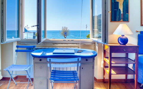 Apartment Mare Bello - Levanto: Blau, Zimmer, Möbel, Majorelle Blue, Tabelle, Eigentum, Azurblau, Interior Design, Gebäude