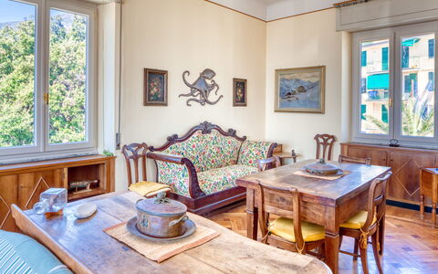 Apartment Mare Bello - Levanto: Zimmer, Eigentum, Möbel, Interior Design, Gebäude, Tabelle, Wohnzimmer, Haus, Grundeigentum, Zuhause