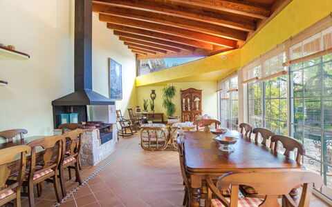 Villa Can Mandol: Eigentum, Gebäude, Zimmer, Grundeigentum, Decke, Interior Design, Restaurant, Haus, Tabelle, Estate