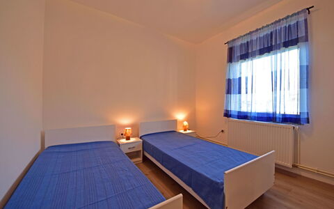 Novi Vinodolski Klenovica 600: Zimmer, Bett, Schlafzimmer, Eigentum, Möbel, Interior Design, Gebäude, Die Architektur, Grundeigentum, Haus