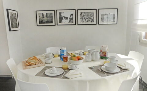 Chesa sur Puoz 7: Zimmer, Eigentum, Tabelle, Esszimmer, Möbel, Interior Design, Restaurant, Mahlzeit, Frühstück, Gebäude