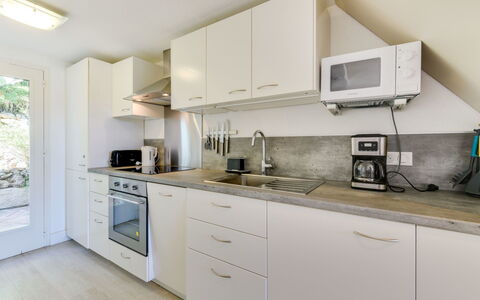 Mas de la Plage: Countertop, Zimmer, Eigentum, Cabinetry, Küche, Möbel, Interior Design, Gebäude, Haus, Zuhause
