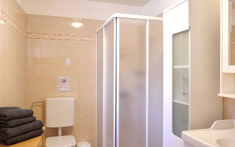 Rustico Nurell: Flooring, Fussboden, Wand, Interior Design, Holz, Armatur, Zimmer, Decke, Badezimmer, Beleuchtung