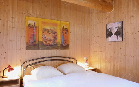 Rustico Nurell: Holz, Schlafzimmer, Interior Design, Bett, Möbel, Zimmer, Fussboden, Decke, Bettdecke, Bedding