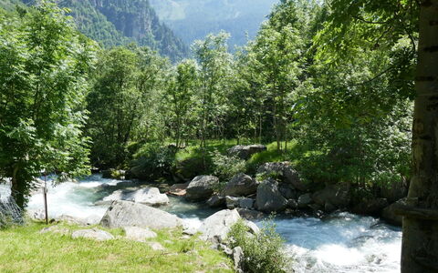 Rustico Nurell: Wasser, Himmel, Pflanze, Wasservorräte, Berg, Natur, Natürliche Landschaft, Baum, Vegetation