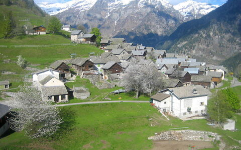 Rustico Nurell: Wasser, Himmel, Pflanze, Natürliche Landschaft, Golfplatz, Baum, Vegetation, Grundstueck, Hochland