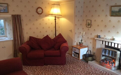 Craigton Cottage: Braun, Möbel, Bilderrahmen, Couch, Holz, Komfort, Lampe, Interior Design, Fussboden, Flooring