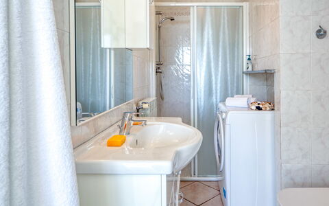 Il Geranio Sant'elmo - Diano Marina: Badezimmer, Eigentum, Zimmer, Fliese, Wand, Interior Design, Armatur, Vorhang, Bad Zubehör, Materialeigenschaft