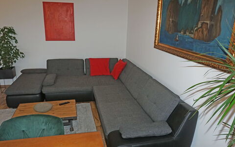 Isolde: Couch, Möbel, Eigentum, Bilderrahmen, Pflanze, Komfort, Interior Design, Tabelle, Holz, Studio Couch