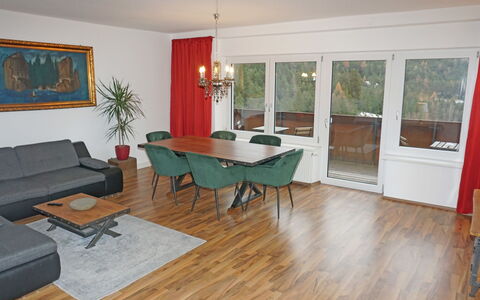Isolde: Tabelle, Möbel, Couch, Holz, Wohnzimmer, Flooring, Interior Design, Laminatboden, Fussboden, Pflanze