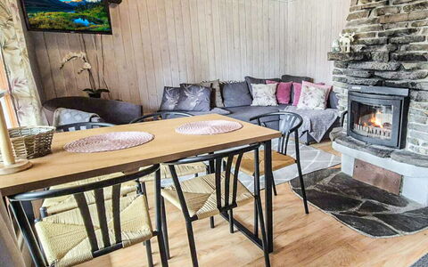Riekonraito A1: Möbel, Interior Design, Holz, Flooring, Fussboden, Tabelle, Zimmer, Wohnzimmer, Stuhl, Beleuchtung