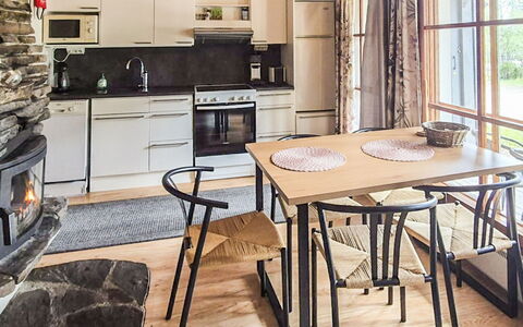 Riekonraito A1: Möbel, Interior Design, Flooring, Holz, Fussboden, Stuhl, Holzboden, Beleuchtung, Decke, Tabelle