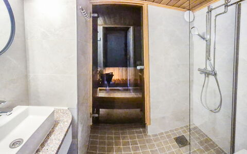 Riekonraito A1: Badezimmer, Armatur, Flooring, Fussboden, Holz, Interior Design, Zapfhahn, Installation, Bad Sink, Sinken