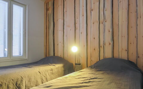 Hilla B: Wand, Schlafzimmer, Holz, Bett, Bettdecke, Interior Design, Fussboden, Bedding, Flooring, Beleuchtung
