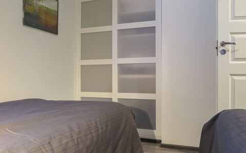 Hilla B: Schlafzimmer, Holz, Flooring, Fussboden, Interior Design, Bett, Zimmer, Möbel, Bedding, Bettdecke