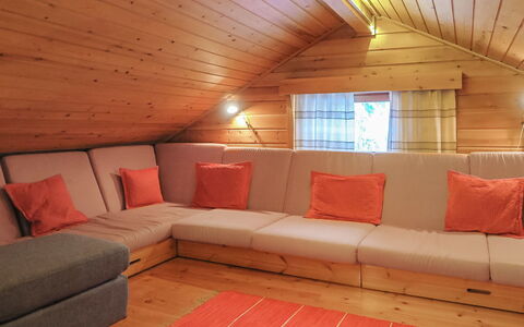 Keromaja: Flooring, Holz, Fussboden, Interior Design, Möbel, Couch, Holzboden, Zimmer, Decke, Wohnzimmer