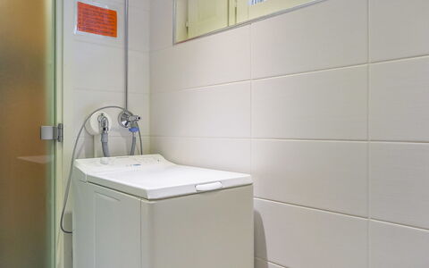 Keromaja: Flooring, Armatur, Fussboden, Interior Design, Badezimmer, Fliese, Zimmer, Installation, Zapfhahn, Waschmaschine