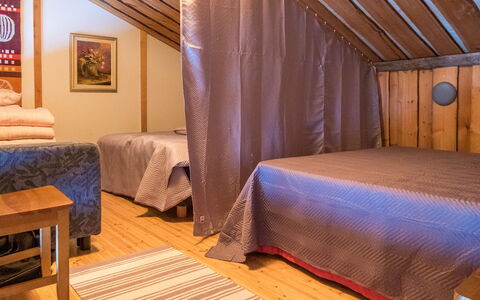 Vuokatinportti B 8: Fussboden, Möbel, Interior Design, Flooring, Holz, Bett, Schlafzimmer, Decke, Zimmer, Bettdecke