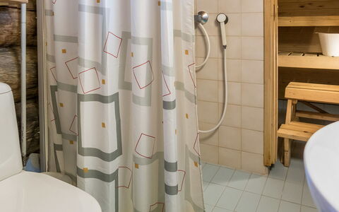 Vuokatinportti B 8: Interior Design, Holz, Flooring, Fussboden, Badezimmer, Armatur, Zimmer, Installation, Duschvorhang, Vorhang