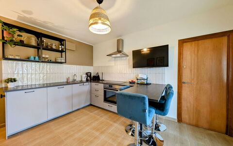 Style: Möbel, Interior Design, Flooring, Fussboden, Cabinetry, Holz, Decke, Zimmer, Countertop, Küche