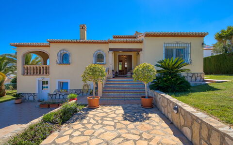 Villa Meena: Eigentum, Zuhause, Haus, Gebäude, Estate, Grundeigentum, Villa, Hazienda, Villa, Wohngebiet