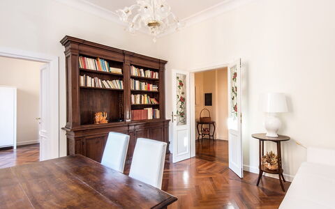 Silla: Eigentum, Zimmer, Möbel, Holzboden, Fussboden, Interior Design, Gebäude, Hartholz, Decke, Grundeigentum