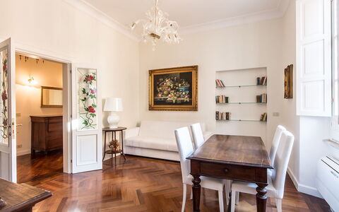 Silla: Zimmer, Eigentum, Möbel, Interior Design, Fussboden, Holzboden, Esszimmer, Gebäude, Decke, Hartholz