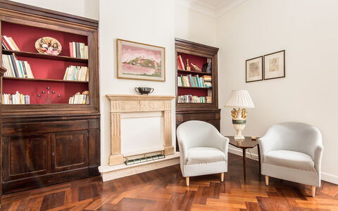 Silla: Zimmer, Möbel, Holzboden, Eigentum, Interior Design, Fussboden, Hartholz, Laminatboden, Gebäude, Regal
