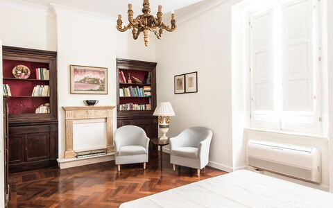 Silla: Zimmer, Möbel, Eigentum, Interior Design, Decke, Fussboden, Gebäude, Haus, Holzboden, Leuchter