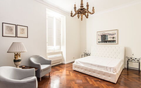 Silla: Möbel, Zimmer, Fussboden, Interior Design, Weiss, Eigentum, Bett, Decke, Wand, Holzboden